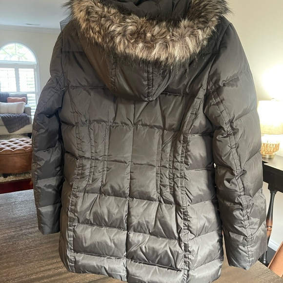 London Fog Black Puffer Coat Zip Front With Faux Fur Hood and Real Feather Down - Picture 10 of 12